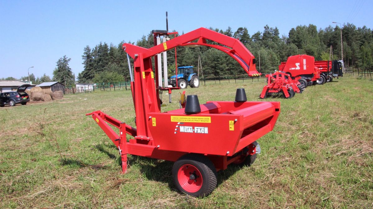 Обмотчик рулонов Metal-Fach Z237 прицепной
